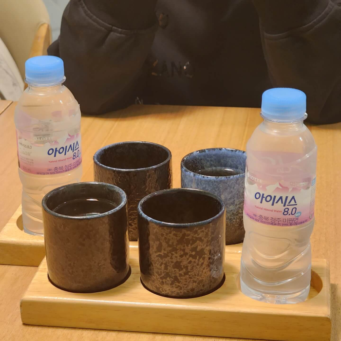 아이시스-생수-레몬물-물컵