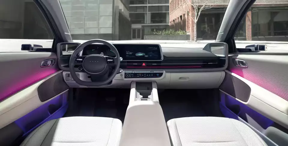 2024 아이오닉 6 실내입니다.