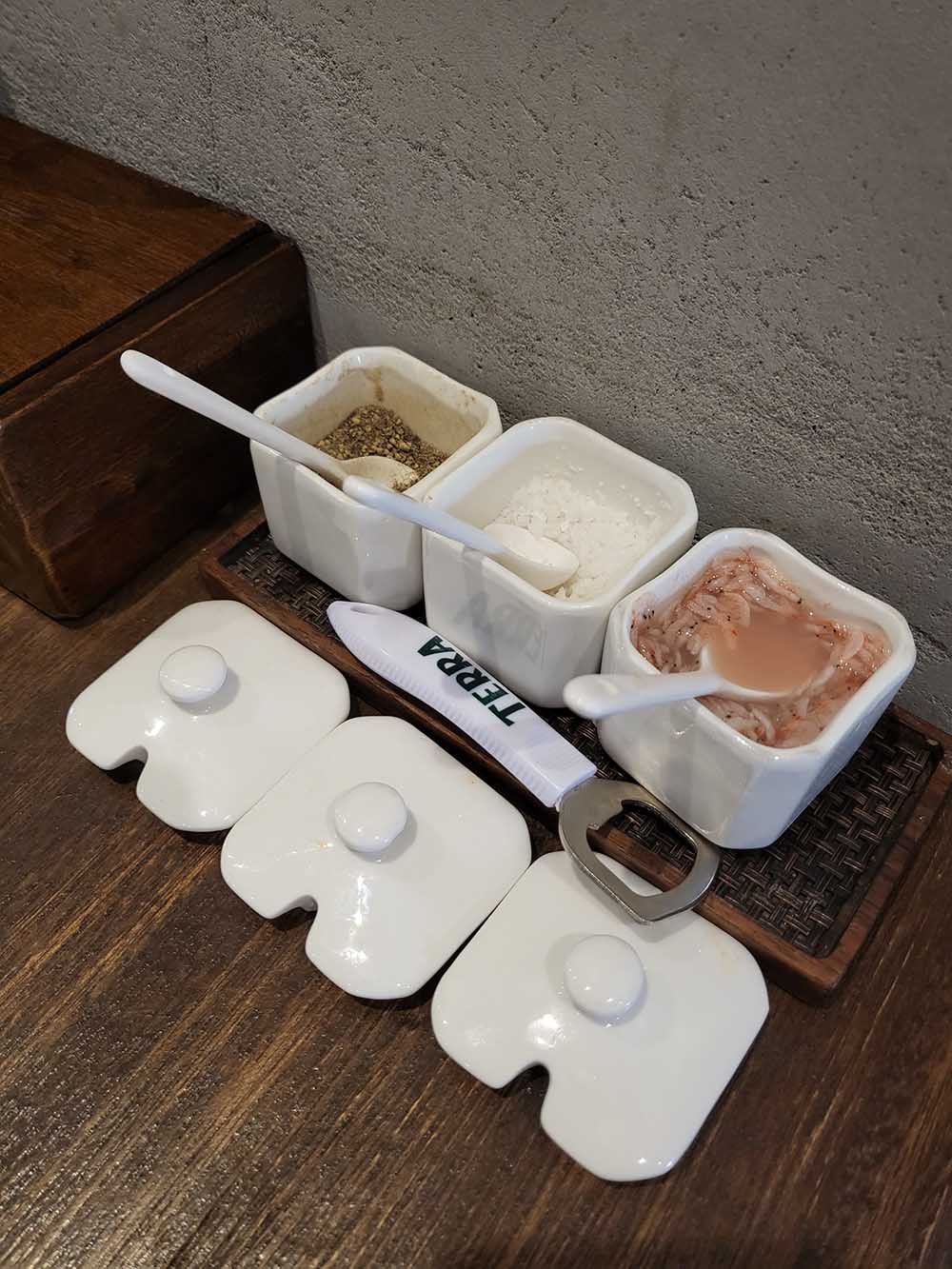 엄용백 돼지국밥 내부7