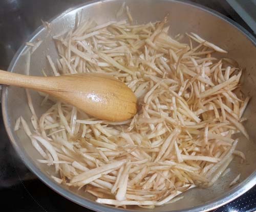 2월 제철 반찬 : 우엉조림 맛있게 만드는 법 2. 우엉 볶기