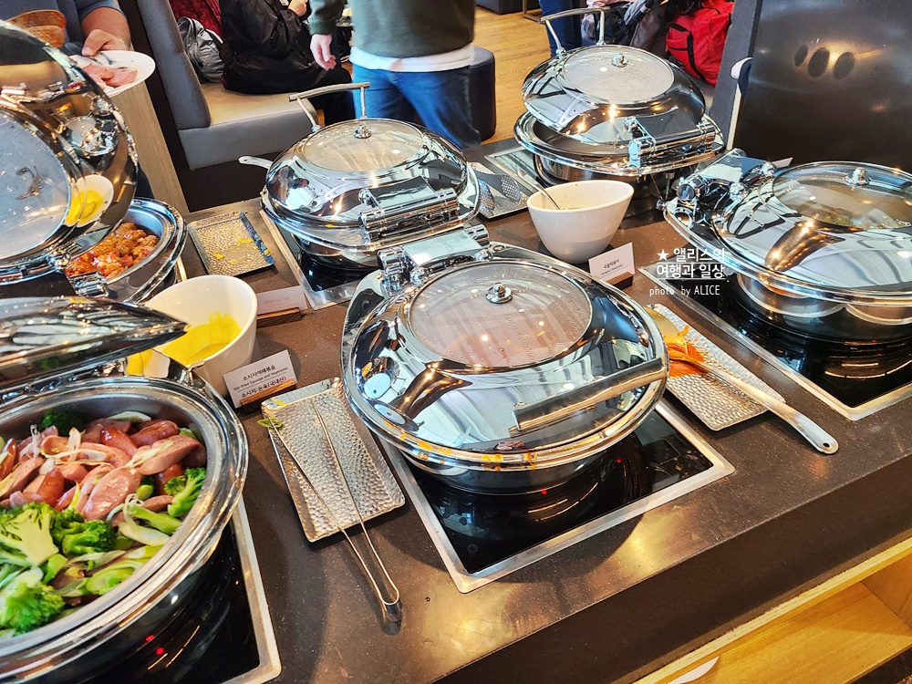 김해공항 국제선 스카이허브 라운지 메뉴 입장조건 운영시간 후기