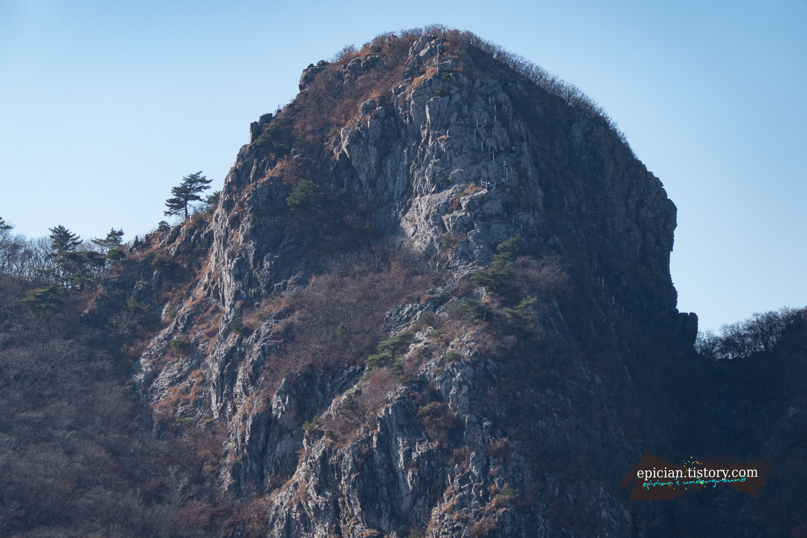 온통 바위로 된 두류봉