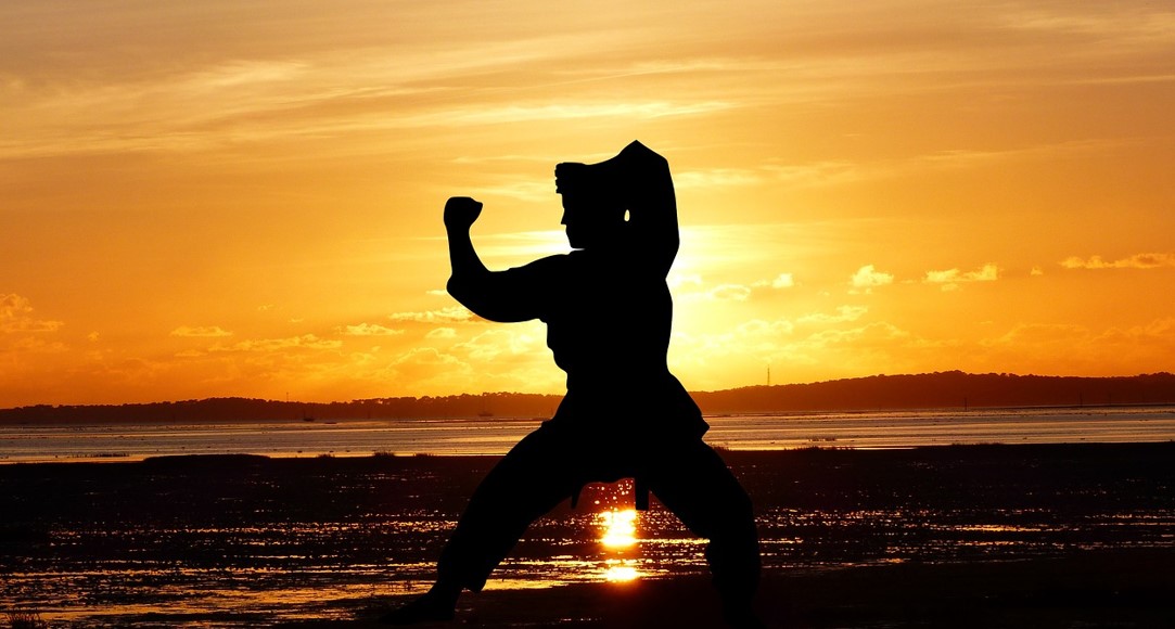 무에타이 자세 취하는 사진