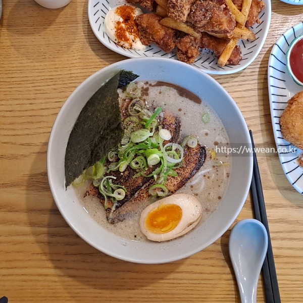 시로라멘 사진이에요.