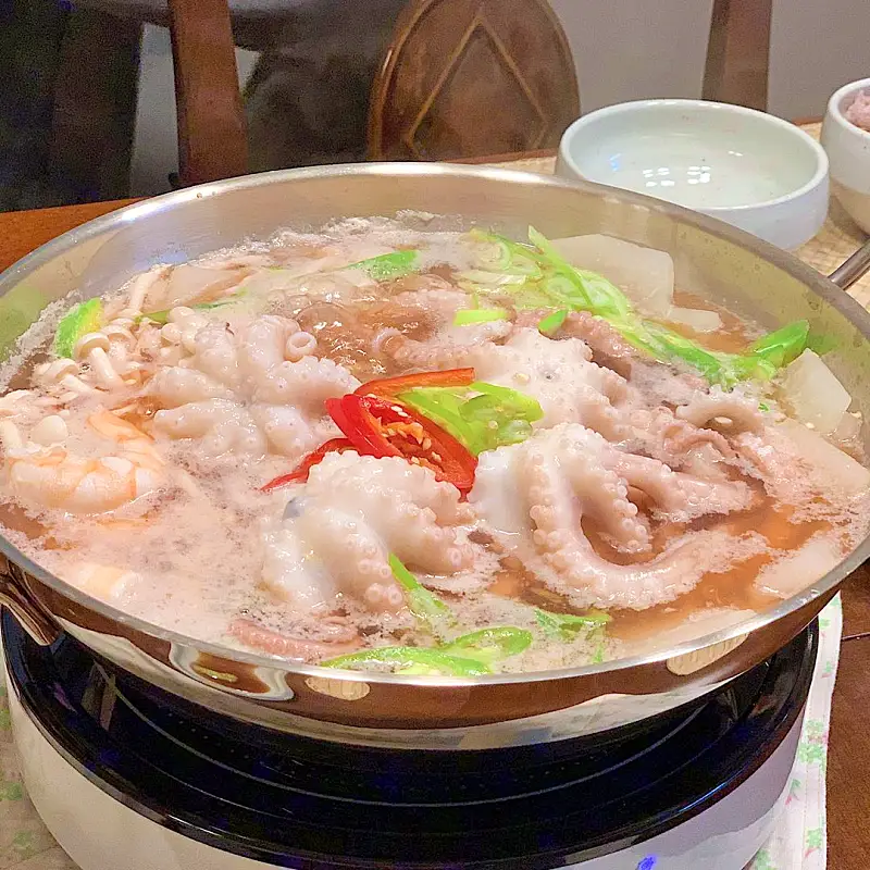 제209회 놀라운토요일 놀토 서울 목동 목사랑시장 얼큰한 낙지 연포탕 뮤지컬 스타 호이 김호영 스우파 라치카 가비 추천 맛집 소개
