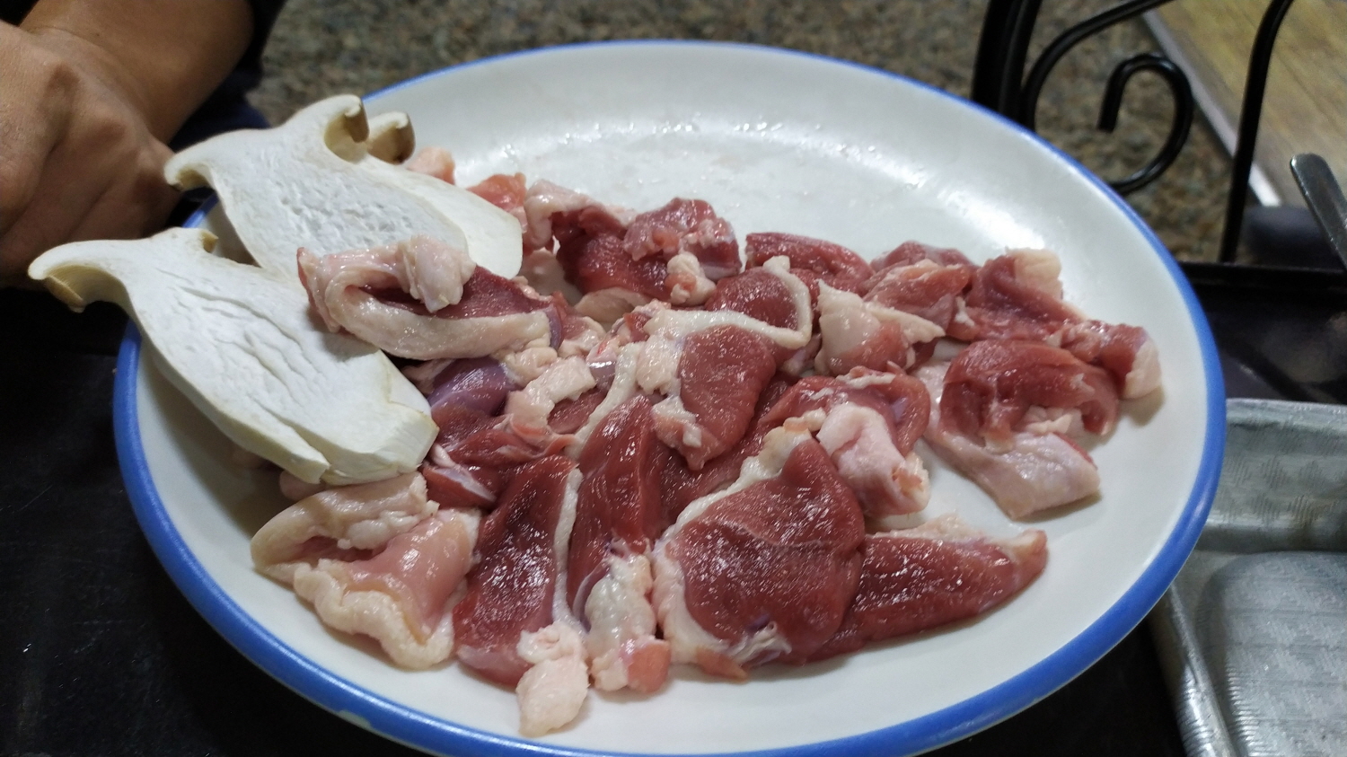 하늘천따지 생오리고기