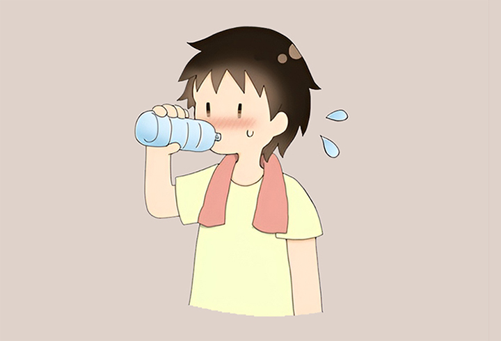 충분한-수분을-섭취하는-남성
