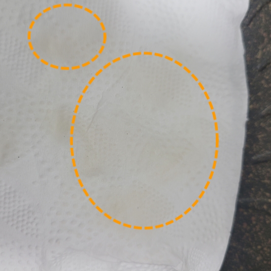 에코버_올인원으로 세척한 뒤 닦아보면 기름 때가 나온다