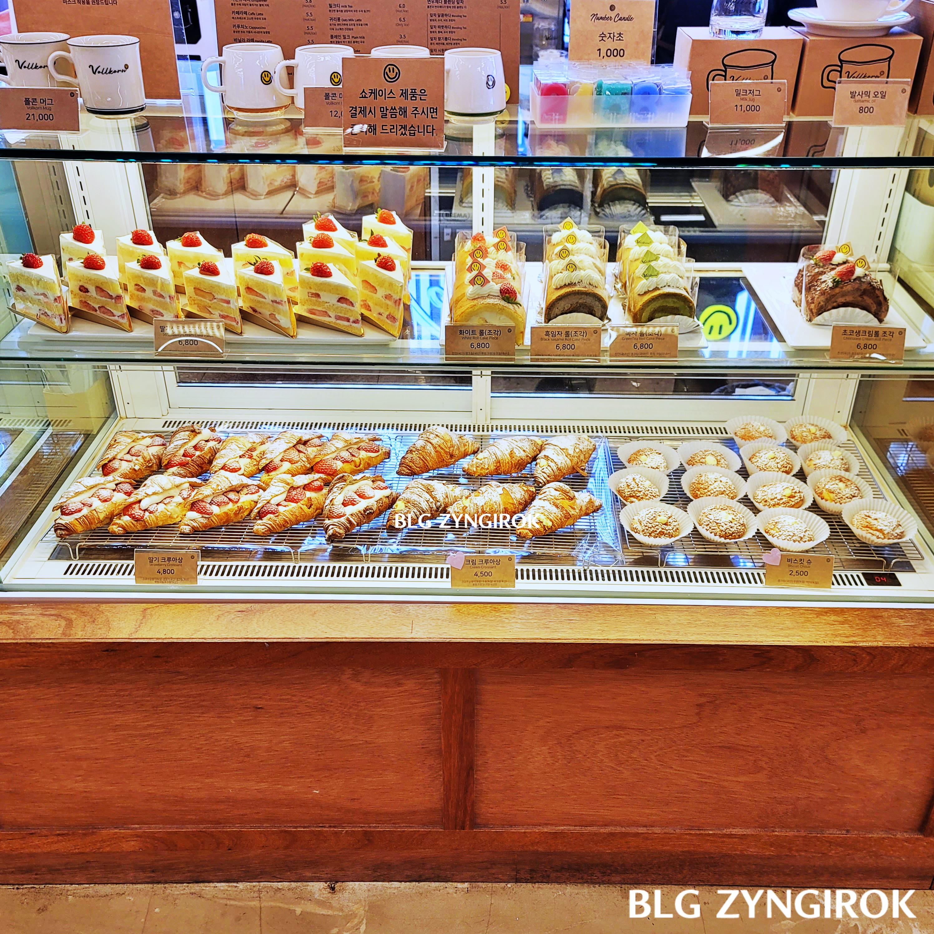 폴콘 디저트 케이크 모습이다.