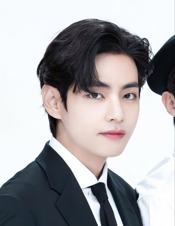 정장입은 BTS 뷔