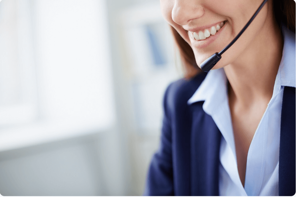 고객센터 직원이 고객과 상담하는모습