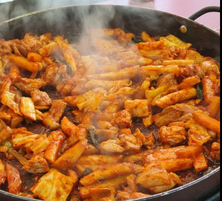 닭고기에 김이 올라오는 모습