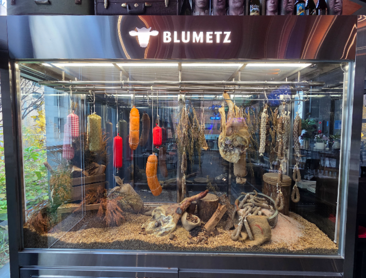 블루메쯔 내부 디스플레이. 정육점 모습니다.