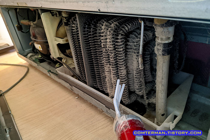 냉장고 내부 먼지 청소