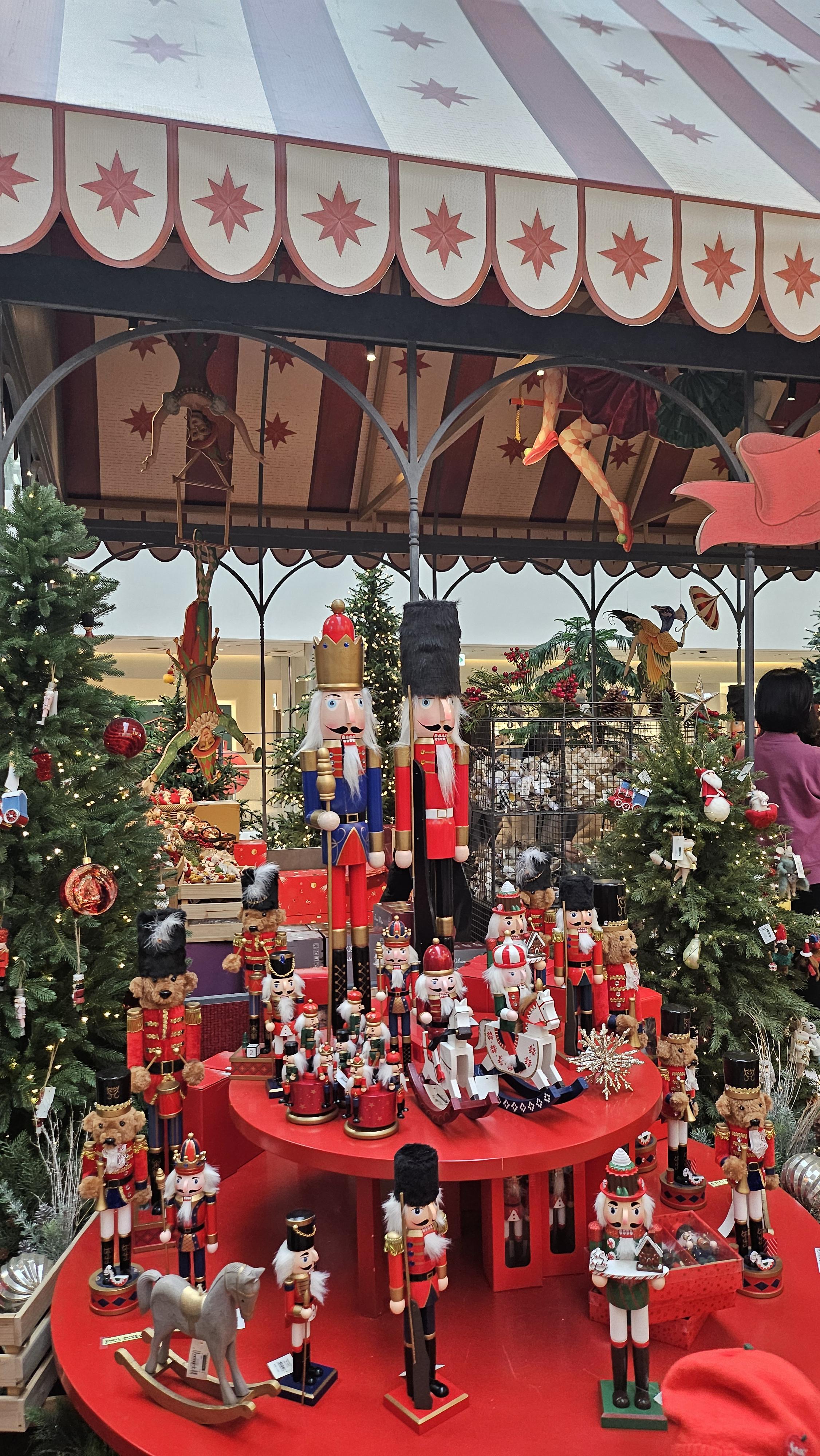 2024 더현대 서울 크리스마스 예약 : LE GRAND THEATRE