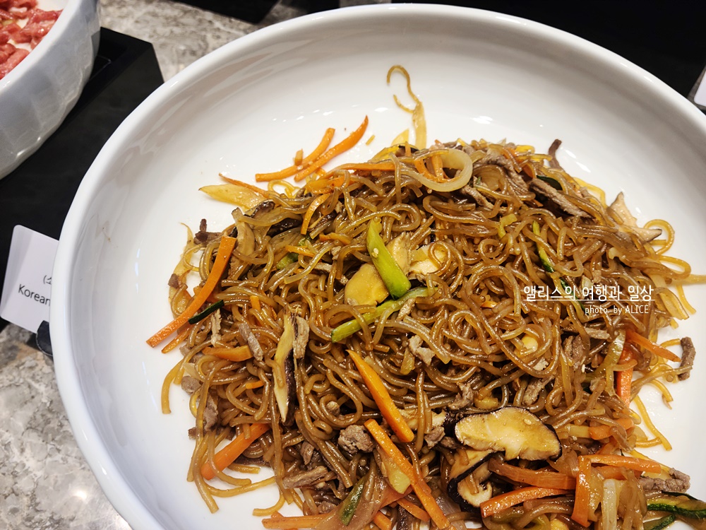 포포인츠 바이 쉐라톤 서울 명동 에볼루션 뷔페 런치 후기