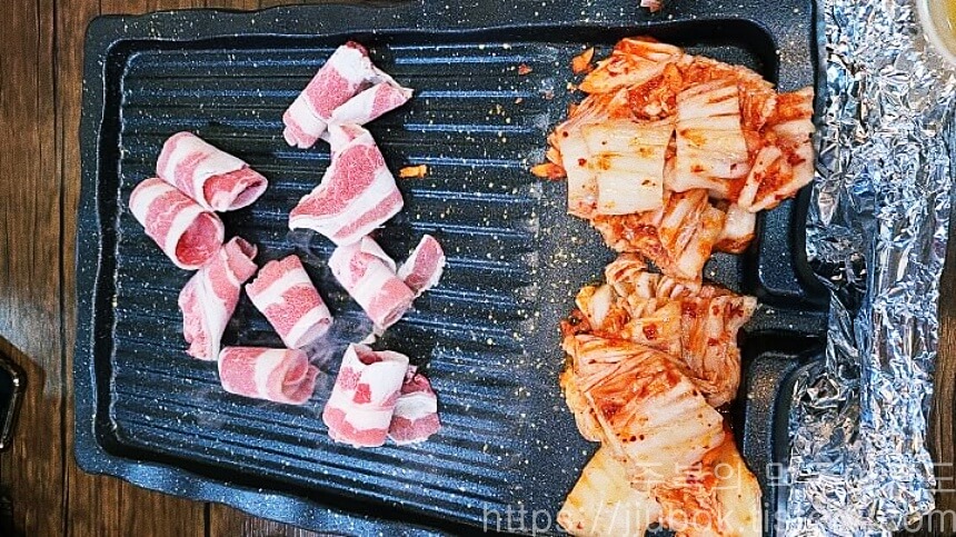 장수골-우삼겹-굽기