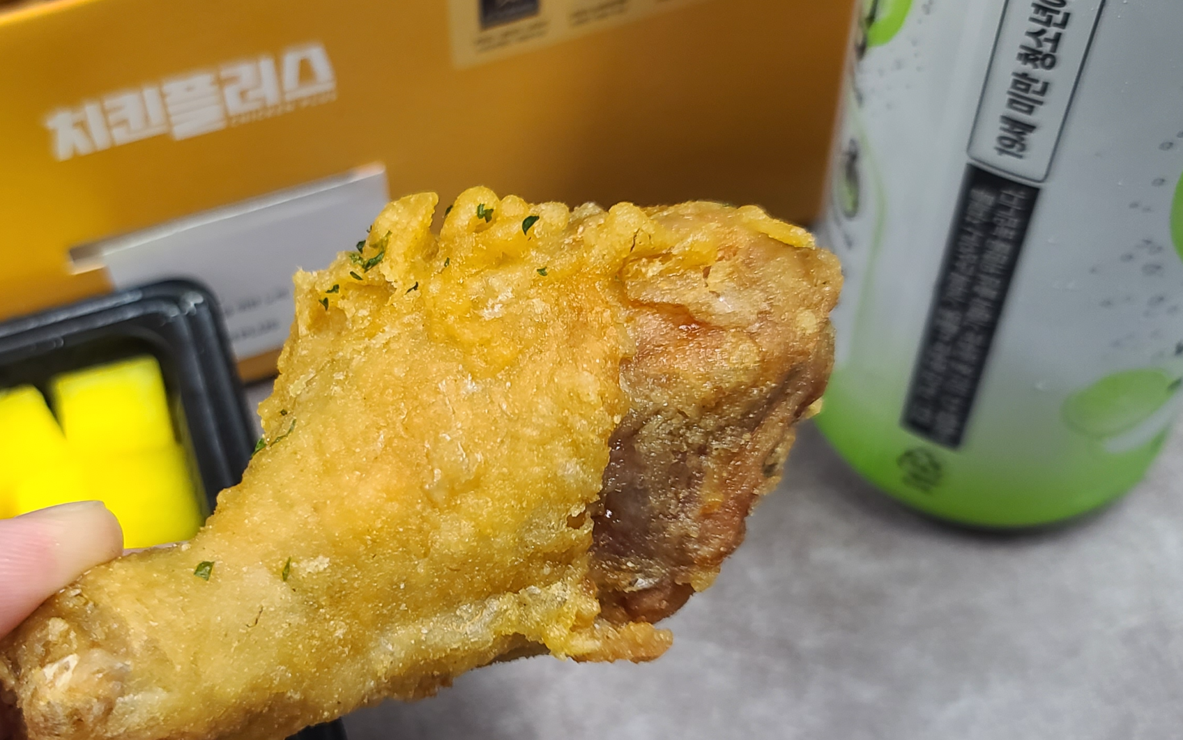 치킨플러스 치킨맛집 메가치킨 15호 깔끔한포장 후라이드치킨 쿠팡이츠할인 CU 생라임 보드카 하이볼 닭다리