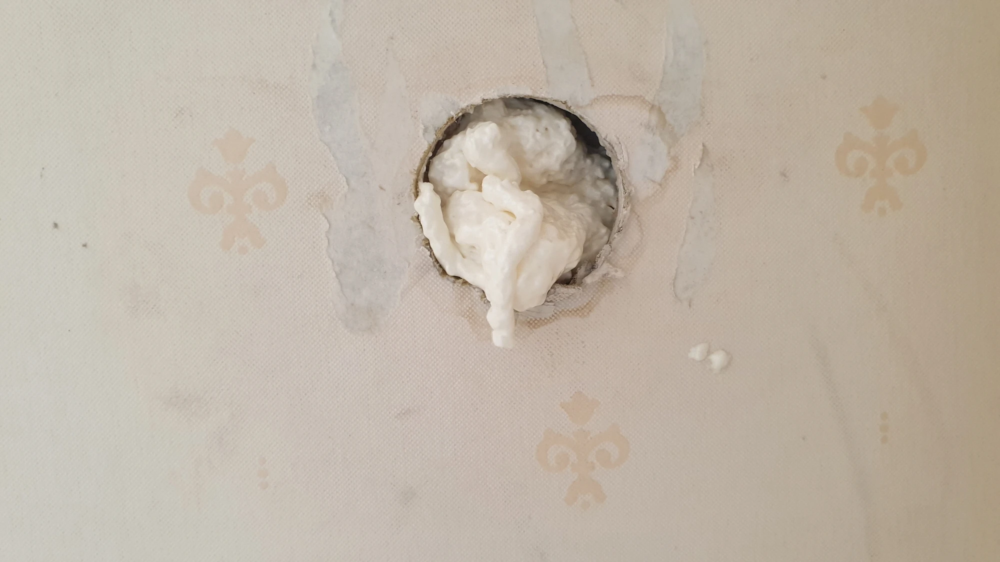 우레탄 폼 분사한 모습