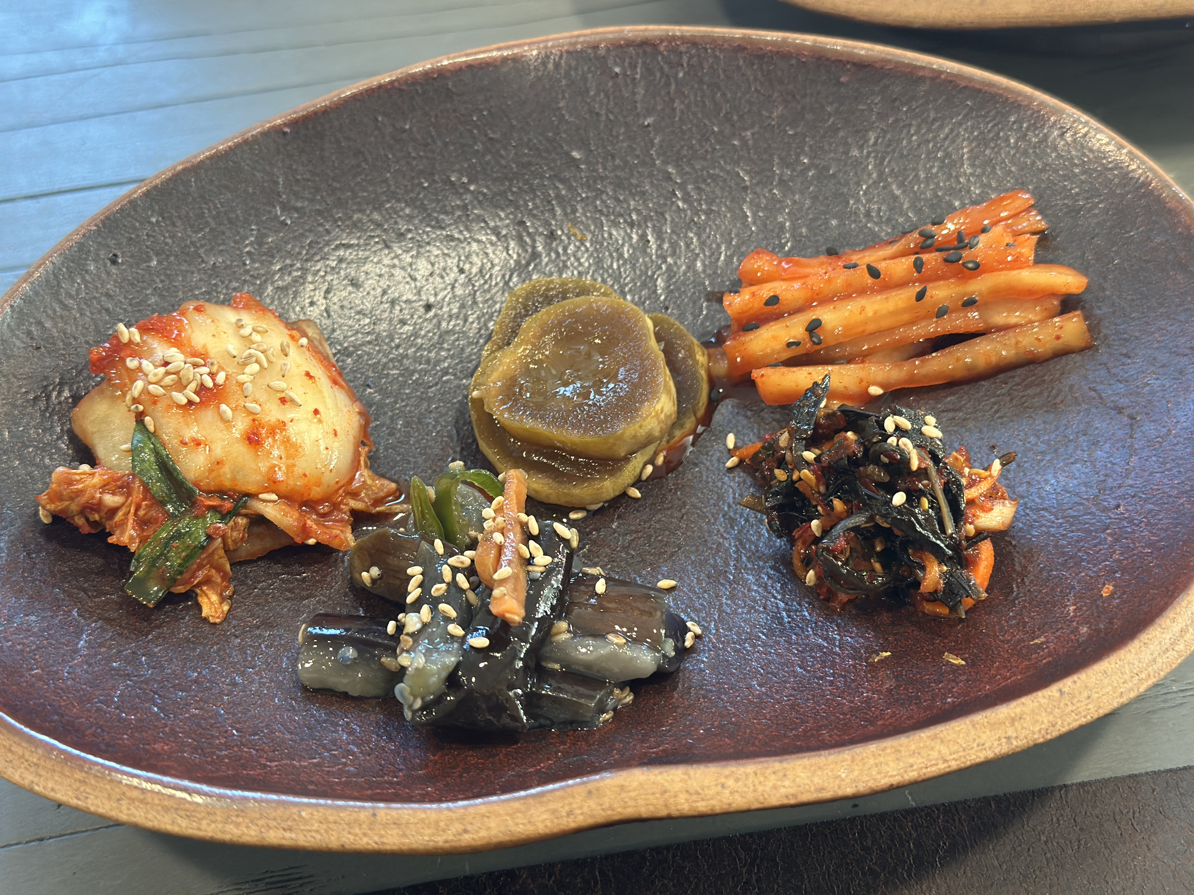 5가지 종류의 정갈한 개인 밑반찬