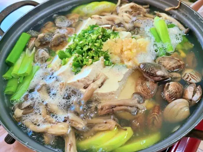 식객 허영만 백반기행 김선영 매일 직접 만든 두부로 만든 손두부조림 두부전골 연천 한탄강 오토캠핑장 근처 맛집 소개