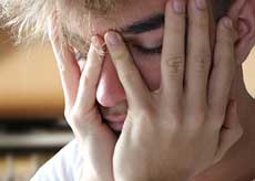 스트레스 받고 있는 사람들 이미지