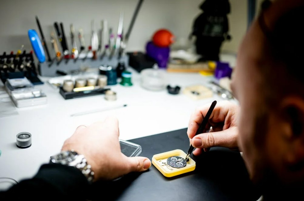 까르띠에 시계 배터리 교체 방법과 비용 총정리 (2025 최신)