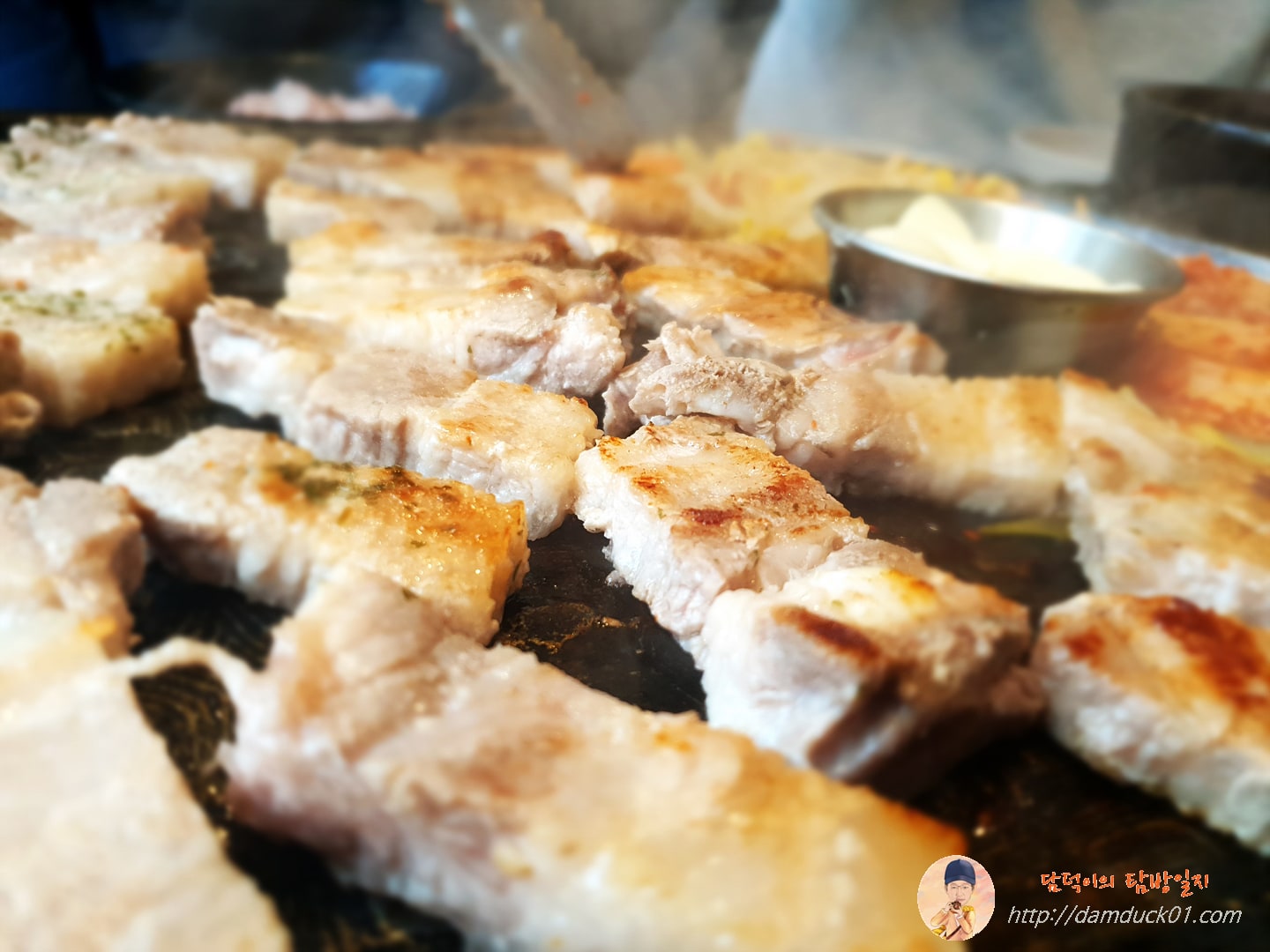 잘 구워진 삼겹살