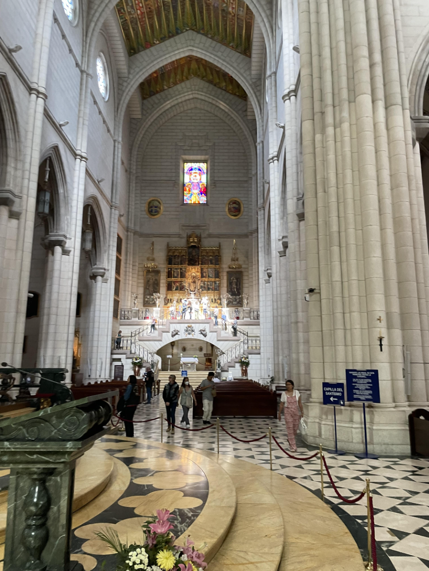 알무데나 대성당 내부