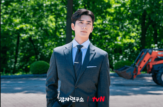 OTT 플랫폼은 앱을 통해 모바일에서도 편하게 시청 가능!