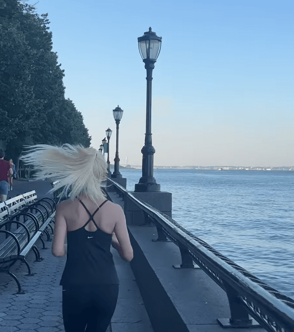 굴착기 앰배서더 아이돌