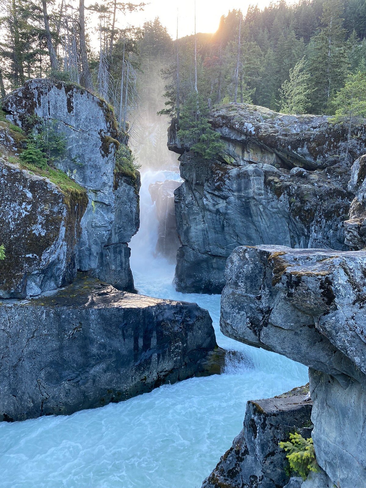 나이른 폭포 관련 사진