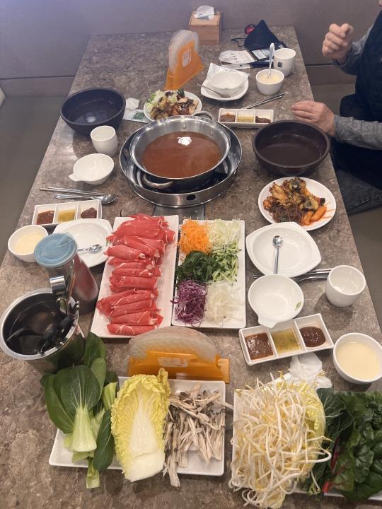 세팅 완료된 식탁 모습