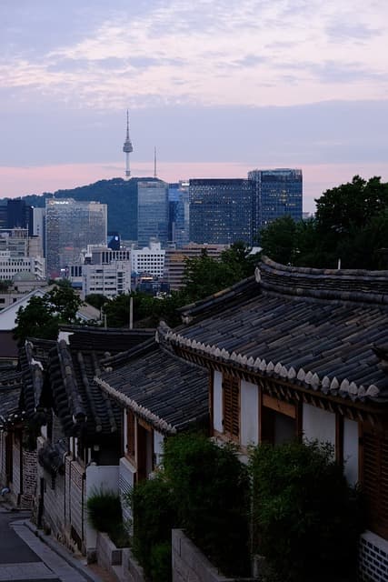 도시 재생의 아이콘, 북촌 한옥마을의 변화와 도전