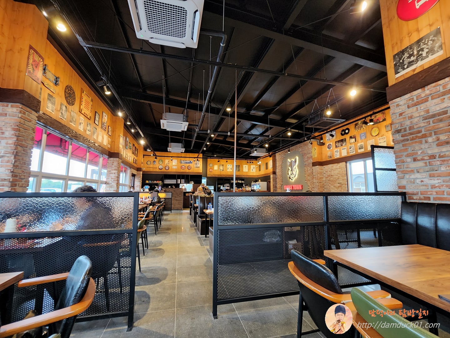 스모크 타운 실내