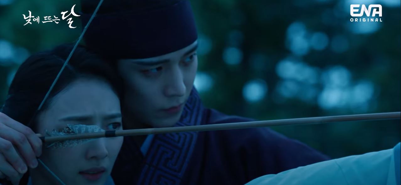 낮에뜨는달_1회