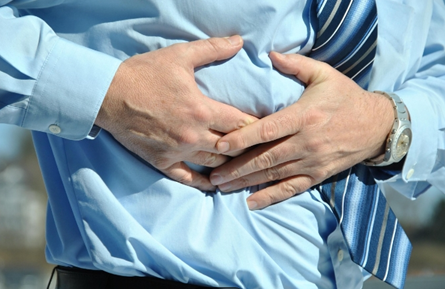 갑자기 배 아플 때 응급처치 방법