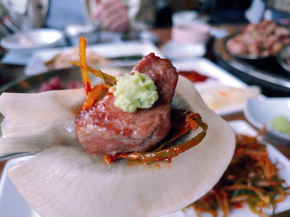 와사비 올린 돼지고기