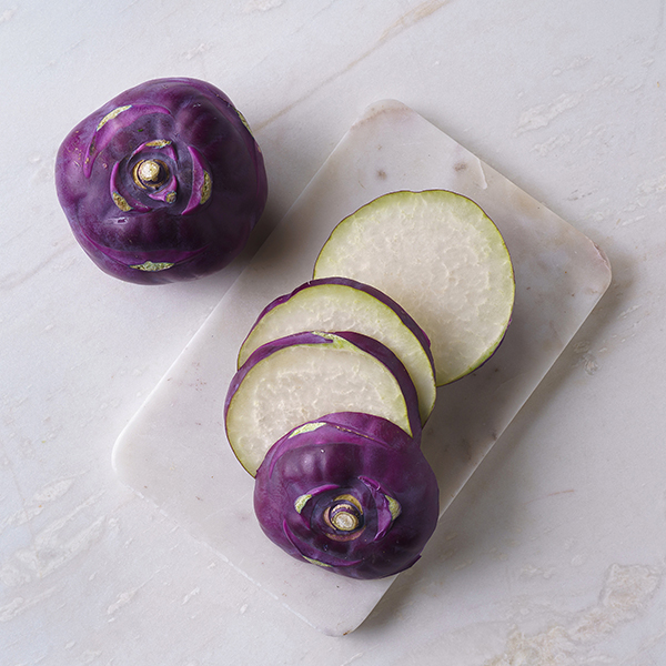 도마위에-썰려있는-콜라비