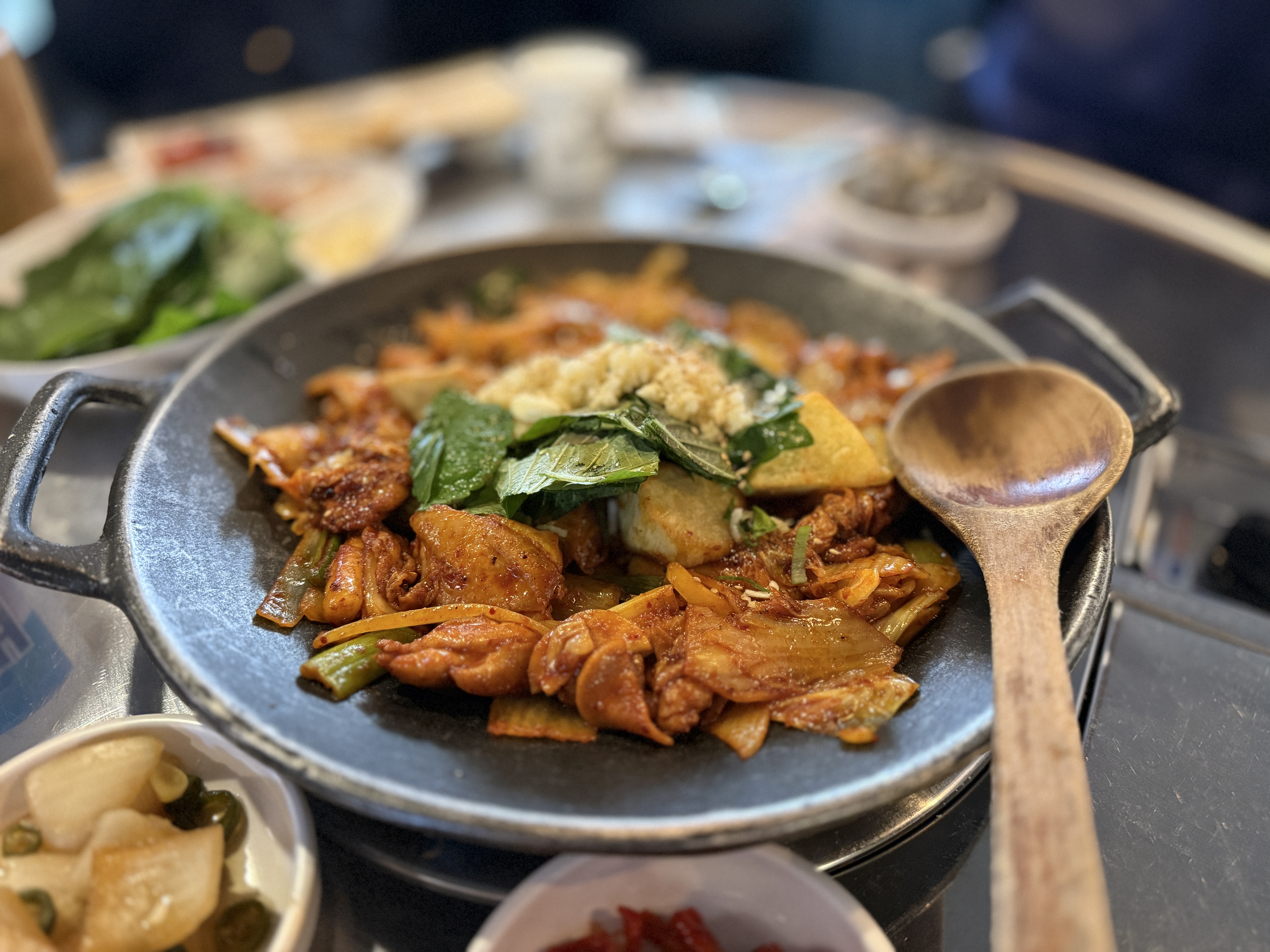 삼산회관 시그니처 메뉴 - 김치닭갈비 구이 세트