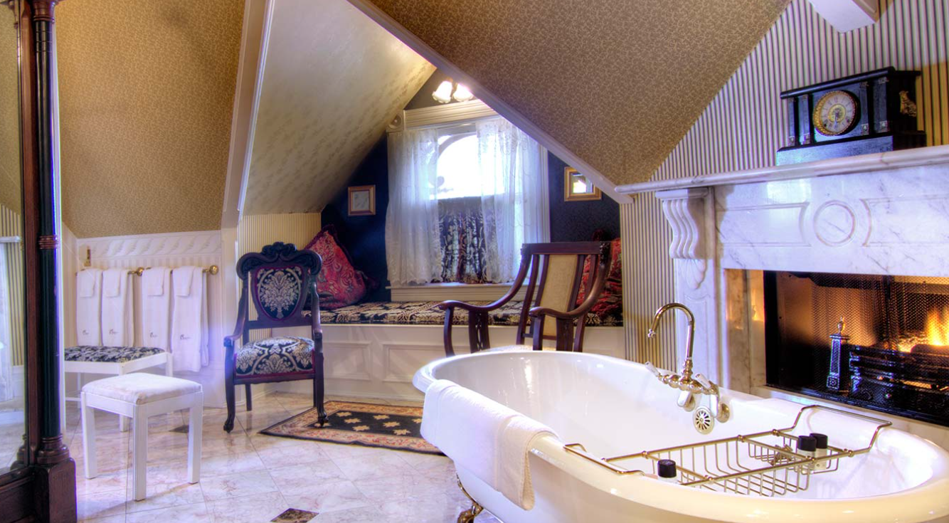 Gingerbread Mansion 예약하기