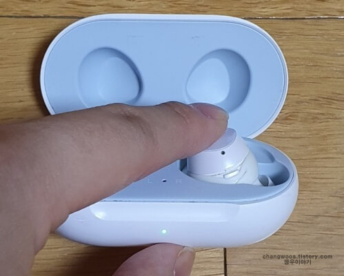 갤럭시-버즈-케이스-고장-대처-방법