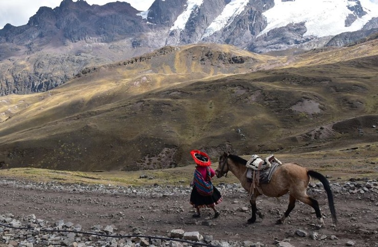 남미-산맥-말과-사람