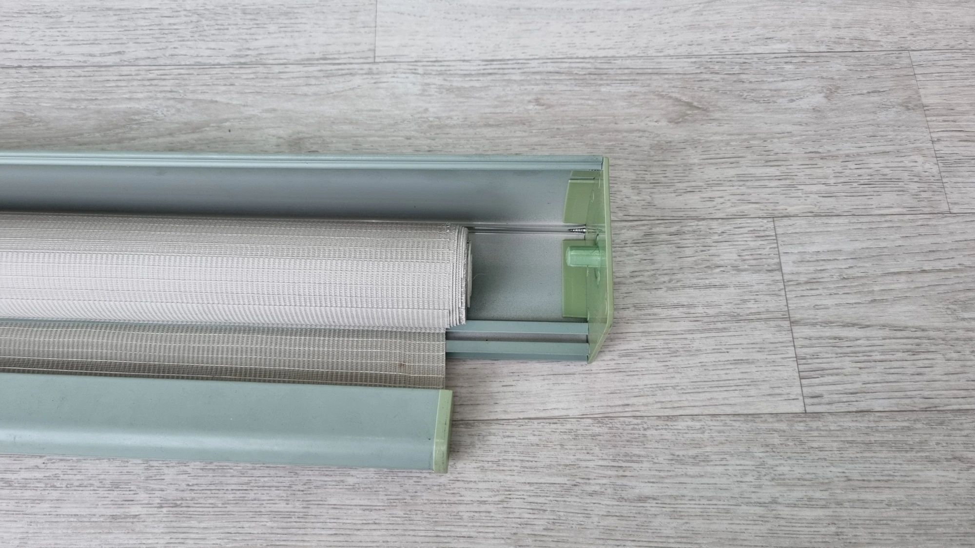 롤스크린 벌린 모습