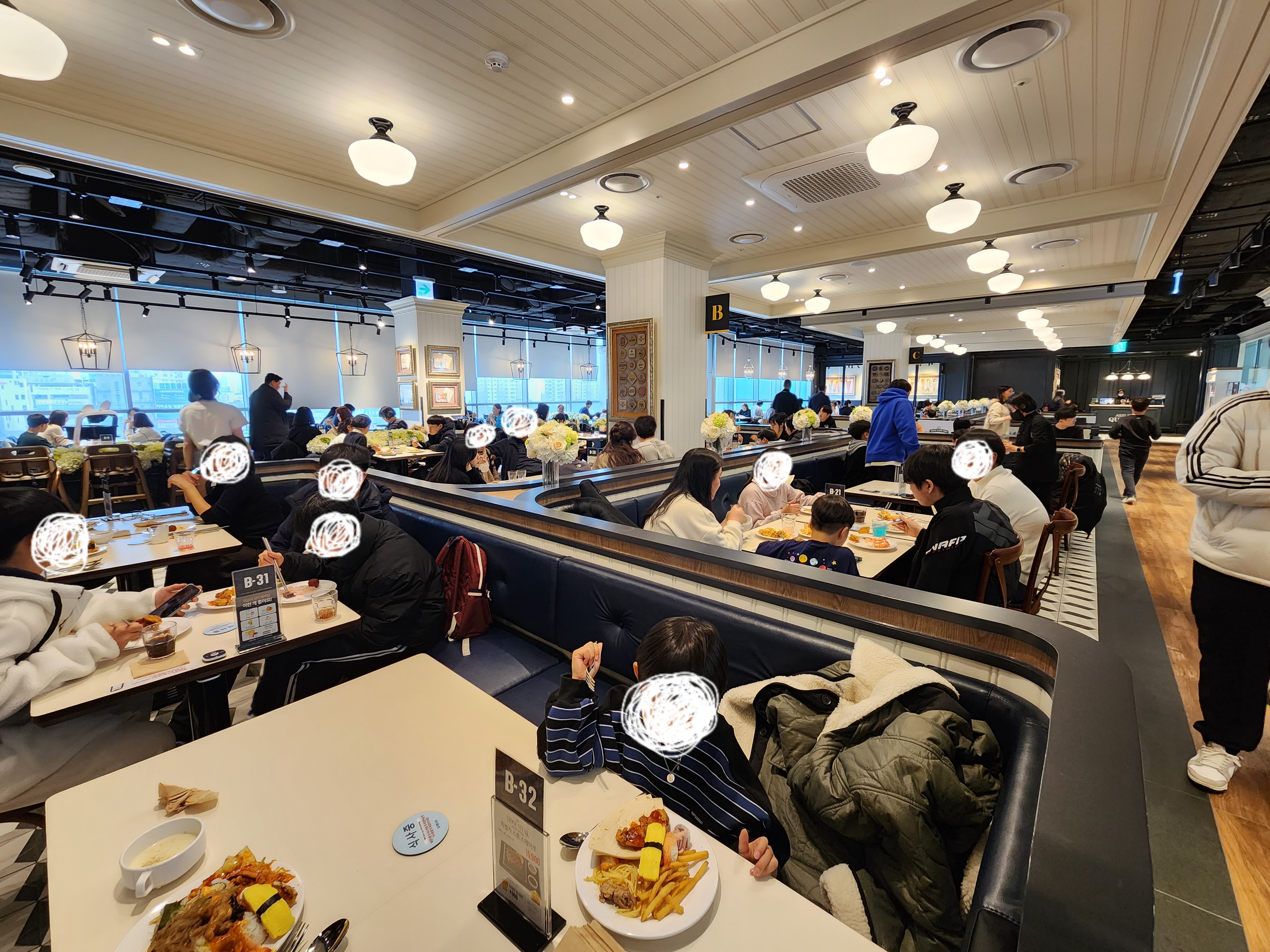 수완점 애슐리 퀸즈 내부모습