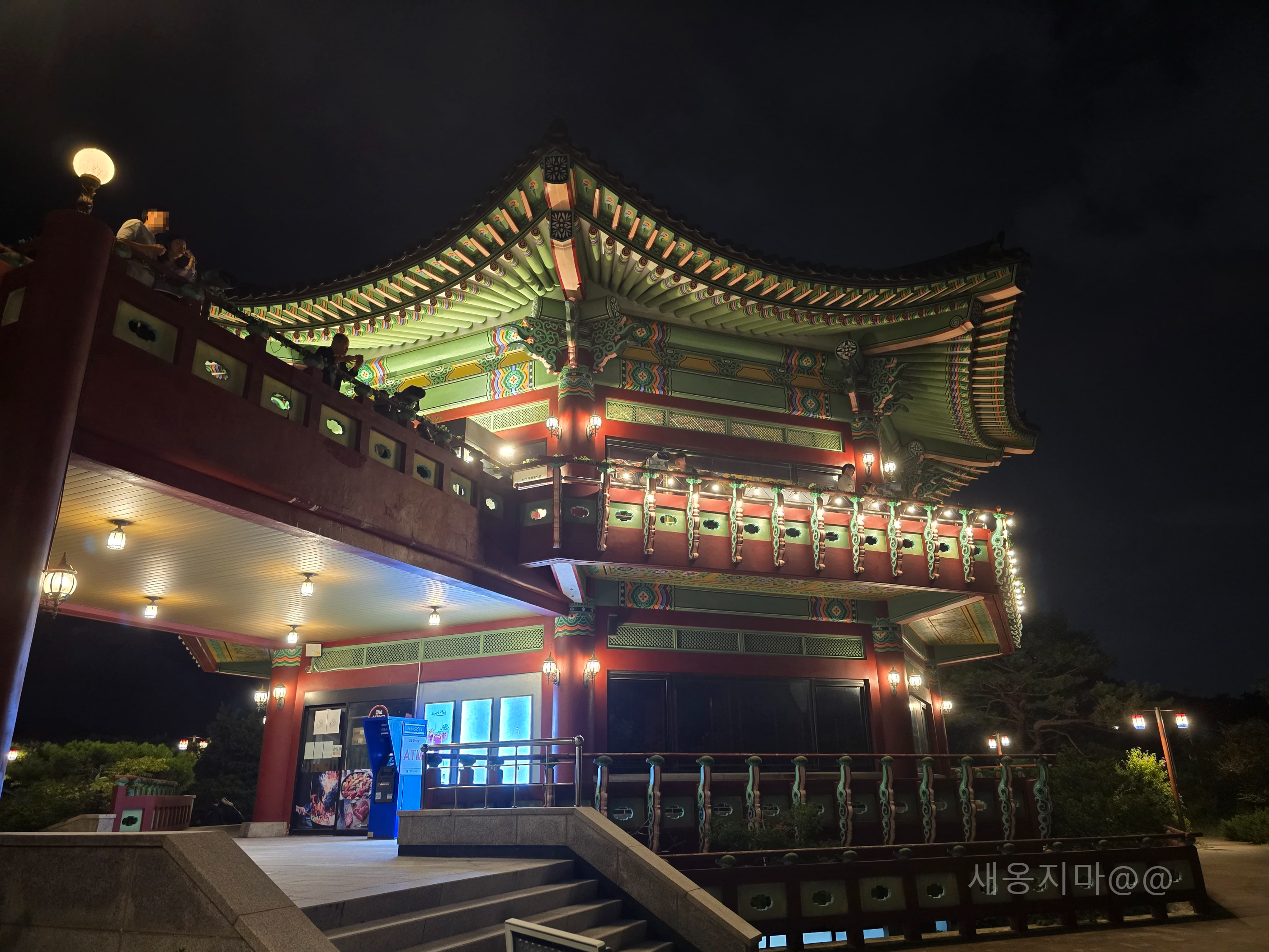 팔각정-아래에서