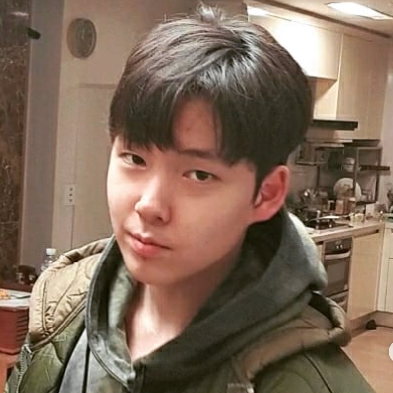 댄서_김정우의_인스타그램에_있는_사진이다.