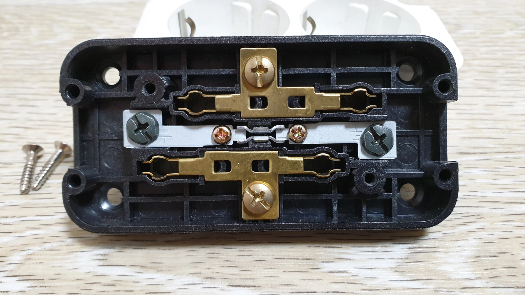 220볼트 콘센트 단자 모습