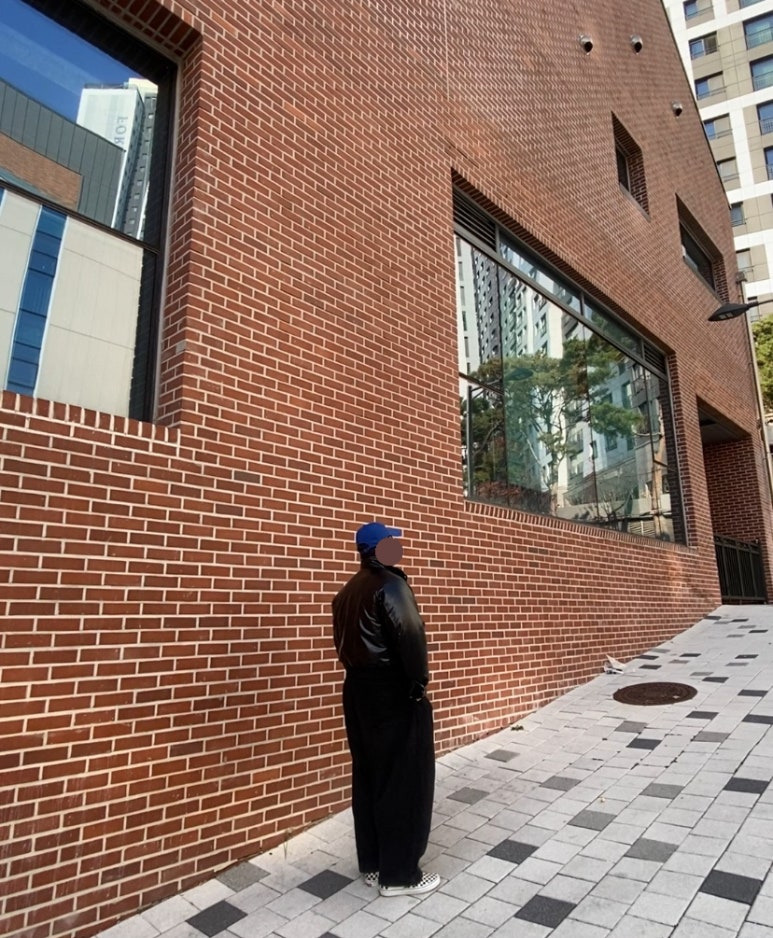 데일리룩(2024. 11. 24.)오픈에티튜드 빈티지 모자 볼캡, 마뗑킴 matin kim 남자패딩 숏패딩 유광패딩 남자점퍼, 무신사스탠다드 데님 와이드 벌룬 팬츠, 반스 체커보드