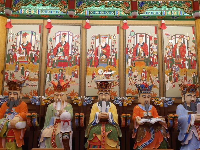 염라대왕과 죄의 경중을 따지는 시왕들